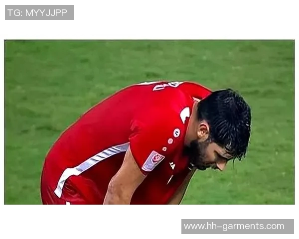 带血上阵足球明星的勇气与坚持揭示了运动员背后的艰辛与荣耀